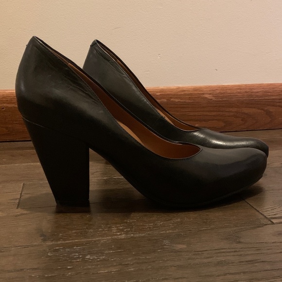 EARTHIES Basic Black Comfort Heels, Sz 9 - Picture 2 of 6